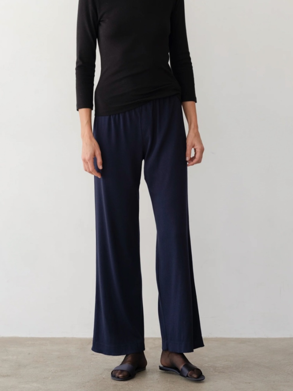 NWOT DONNI. The Baby Rib Scallop Pant Navy | Size M